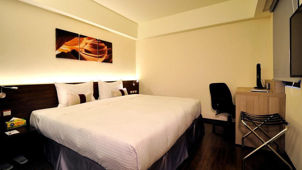 Audi Garden Business Hotel Таоуан Екстериор снимка