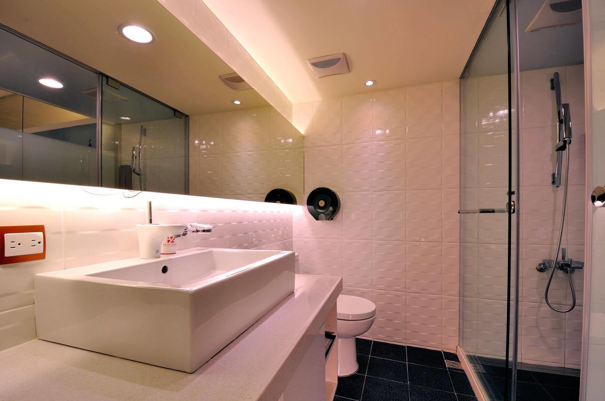Audi Garden Business Hotel Таоуан Екстериор снимка
