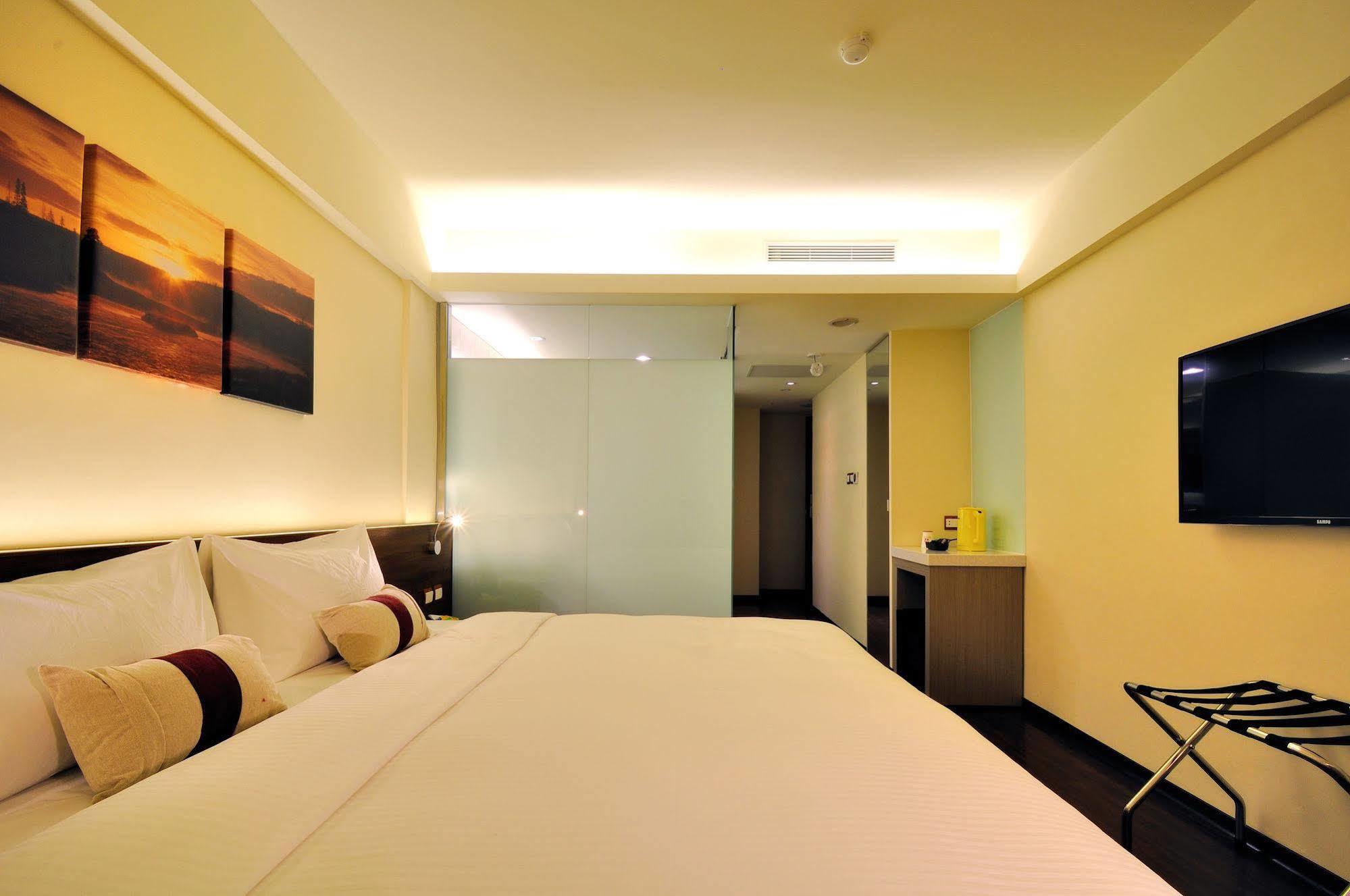 Audi Garden Business Hotel Таоуан Екстериор снимка